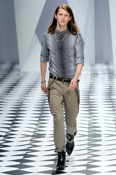 Look 12